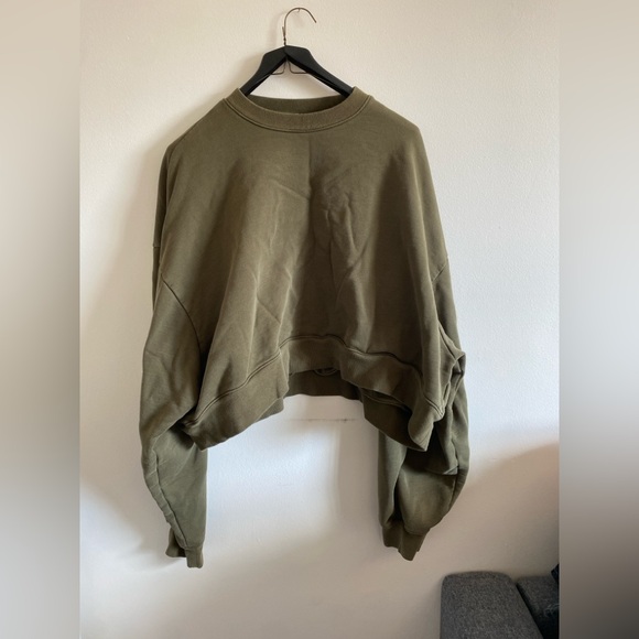 Hailey Bieber Wardrobe NYC Olive Green Cropped Sweatshirt - Picture 9 of 13